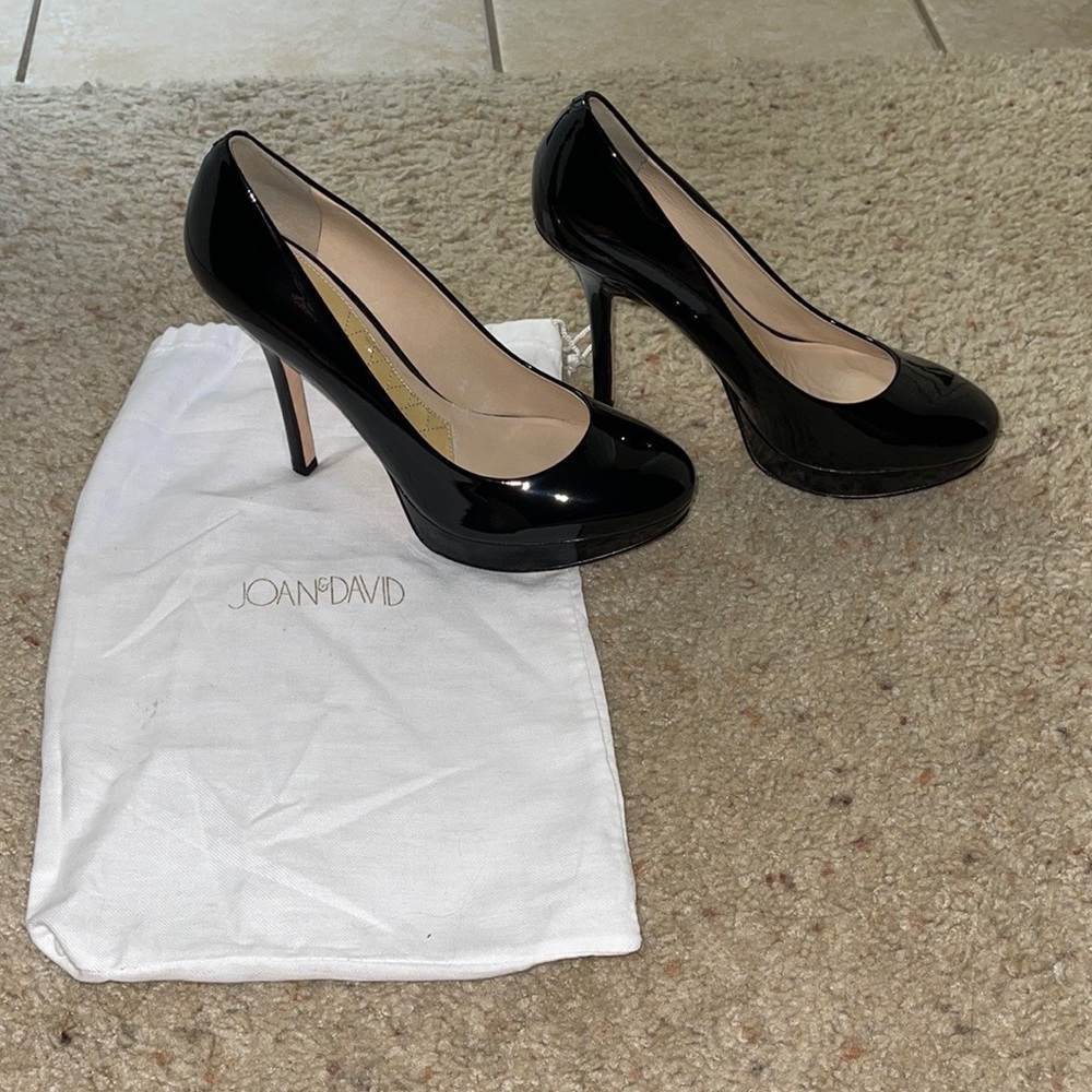 Joan & David size 8 leather black heels (comes with shoe bag)